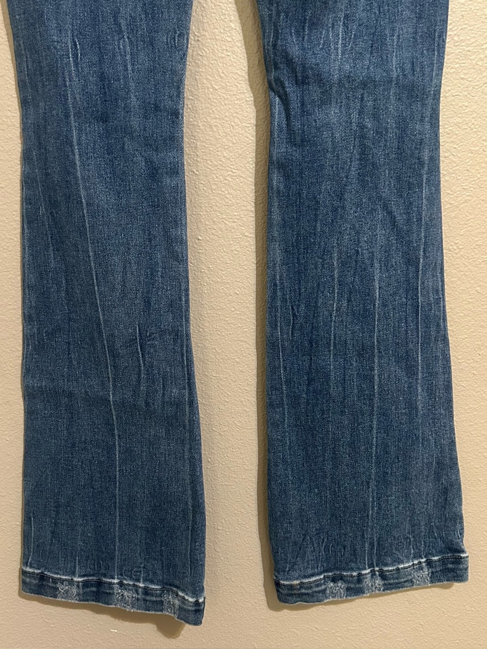 Kancan Low Rise Distressed Medium Wash Flare Denim Jeans Women’s Size 9 28 - Picture 8 of 9